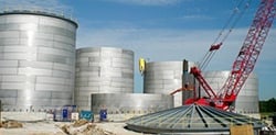 Fabrication traditionnelle de réservoir en construction industrielle